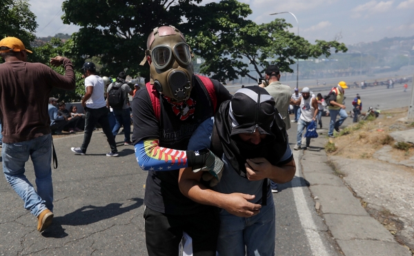 СМИ сообщили о 37 пострадавших во время массовых протестов в Каракасе