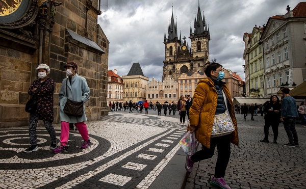 Власти Чехии из-за коронавируса запретили своим гражданам выезд из страны