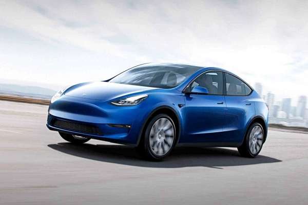 Проблемы с качеством Tesla Model Y: царапины, вмятины, торчащие нитки, грязь