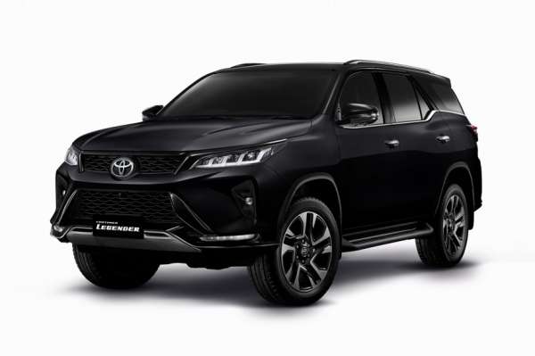 Toyota Fortuner обновили начинку и добавили новую богатую версию